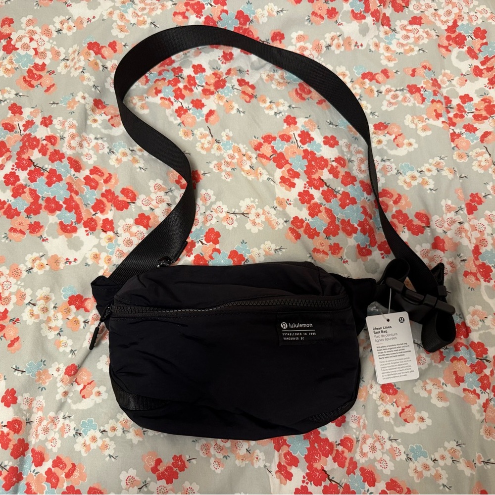 Lululemon clean lines belt bag